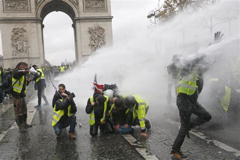 paris france riots today police response